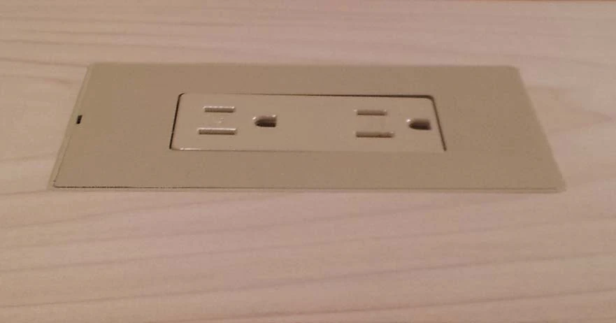 Painting Smoothine outlet covers