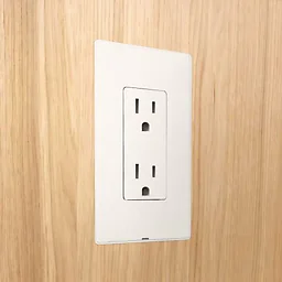 Effortless installation outlet